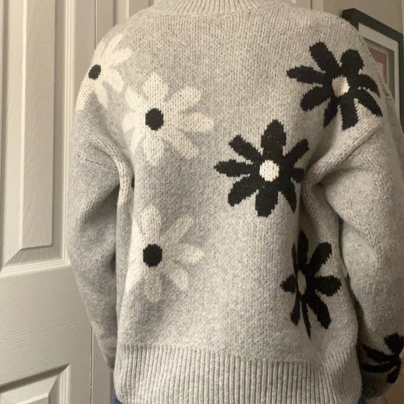 Gray and Black Crew Neck Sweater with Floral Design - Picture 3 of 4